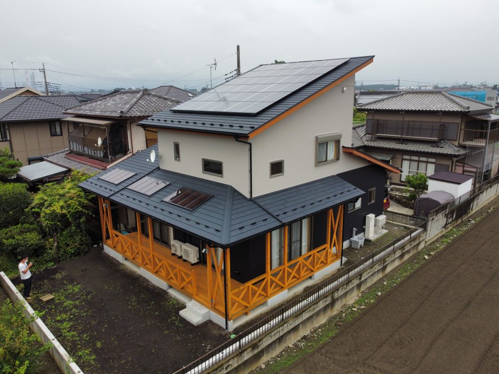 バルコニー付き2階建て新築住宅